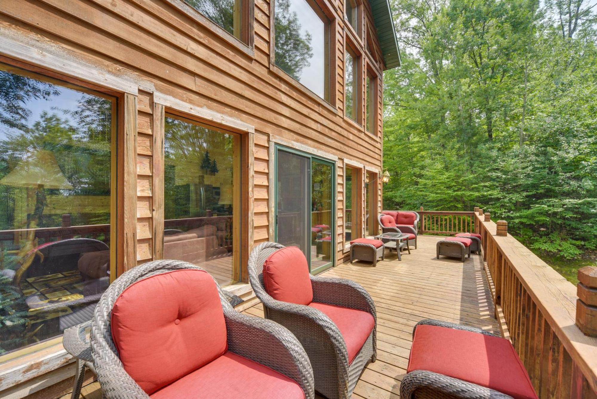 Scenic Hayward Lake View Retreat With Fire Pit Dış mekan fotoğraf